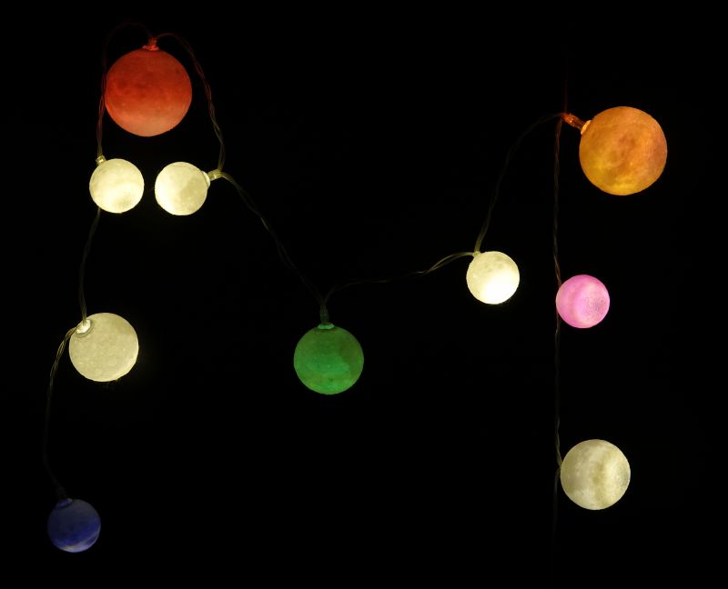 Viewing 3d-printing→lamps→moon-lithophane-baubles→coloured-moons