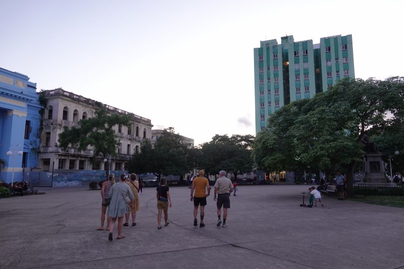 Viewing photos→2025→2025-10-27→091